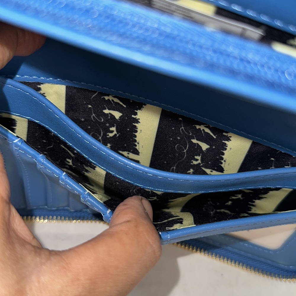 Disney Loungefly wallet - Picture 10 of 10